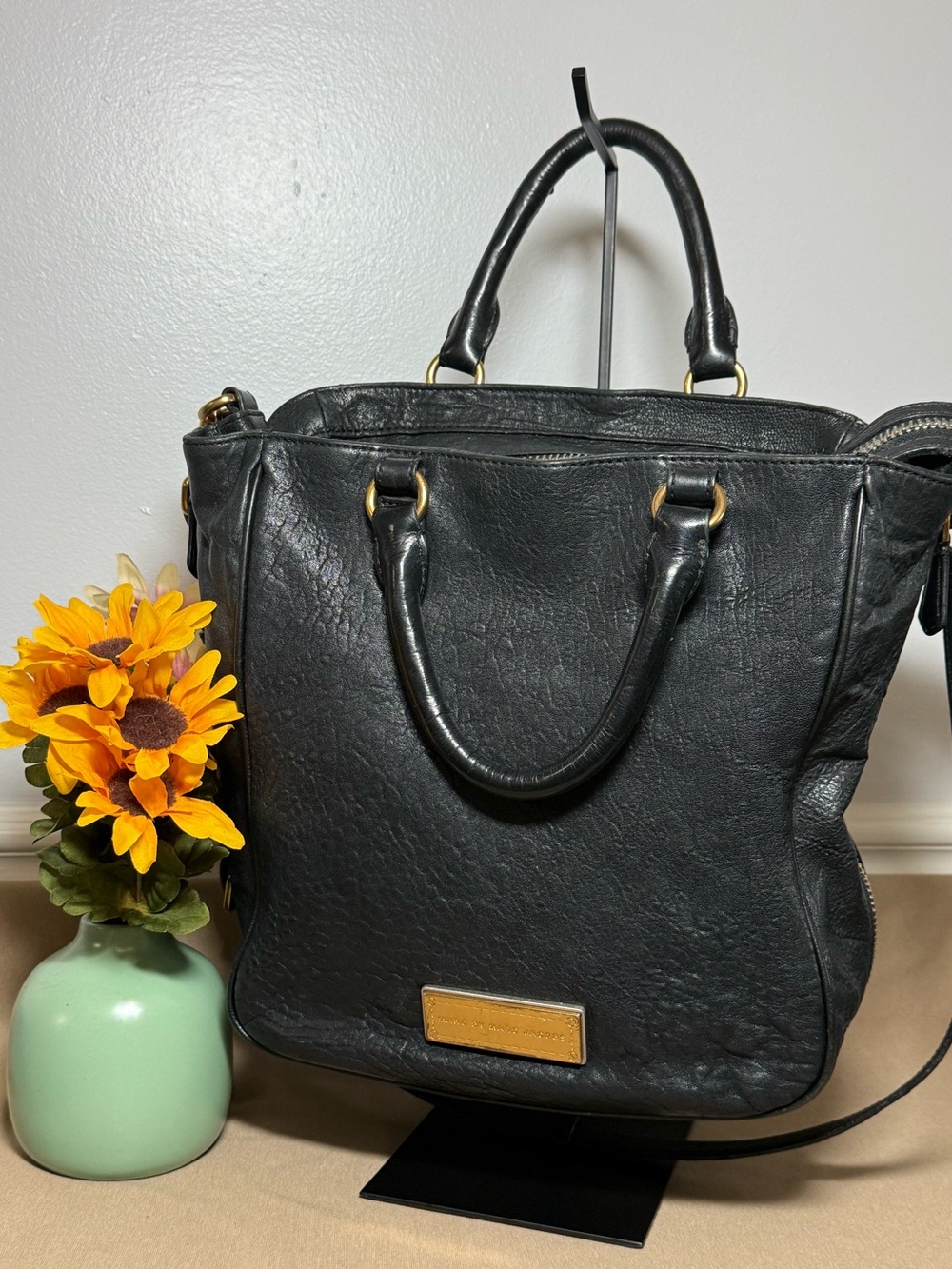 Marc by Marc Jacobs "Washed Up" Leather Tote Expandable Side Zips - Picture 2 of 9